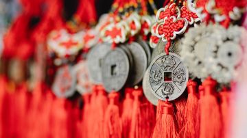 Algunos de los amuletos más poderosos, como las monedas chinas, tienen su origen en el Feng Shui.