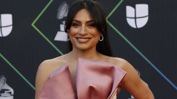 Ana Brenda contreras en la alfombra roja de los Latin Grammy 2021.