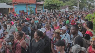 Caravana migrante llega a la comunidad de Nueva Milenio Valdivia Chiapas rumbo a la Ciudad de México.