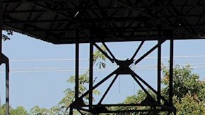 Elementos de la Guardia Nacional de México vigilan el avance de la caravana migrante en Chiapas.