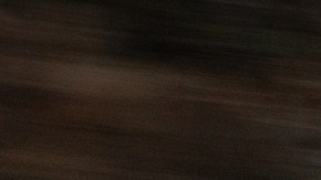 Foto de un convertible rojo a alta velocidad por la carretera