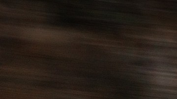 Foto de un convertible rojo a alta velocidad por la carretera