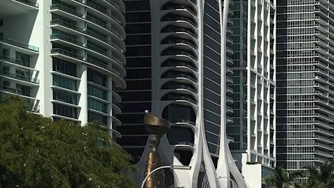 Cubanos en Miami se manifiestan en contra del actual Gobierno de Miguel Díaz Canel.