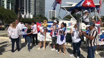 Cubanos en Miami se manifiestan en contra del actual Gobierno de Miguel Díaz Canel.