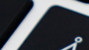 Foto del teclado de una computadora con una huella digital
