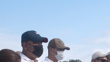 Autoridades mexicanas vigilan el avance de la caravana migrante por Veracruz, México.