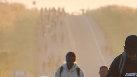 Caravana migrante lleva casi 20 días recorriendo el sur de México rumbo a los EE.UU..