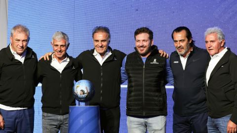 Los llamados "campeones del 86" se reunieron en Montevideo para elogiar a Maradona.