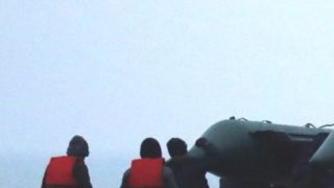 Migrantes en la costa de Francia