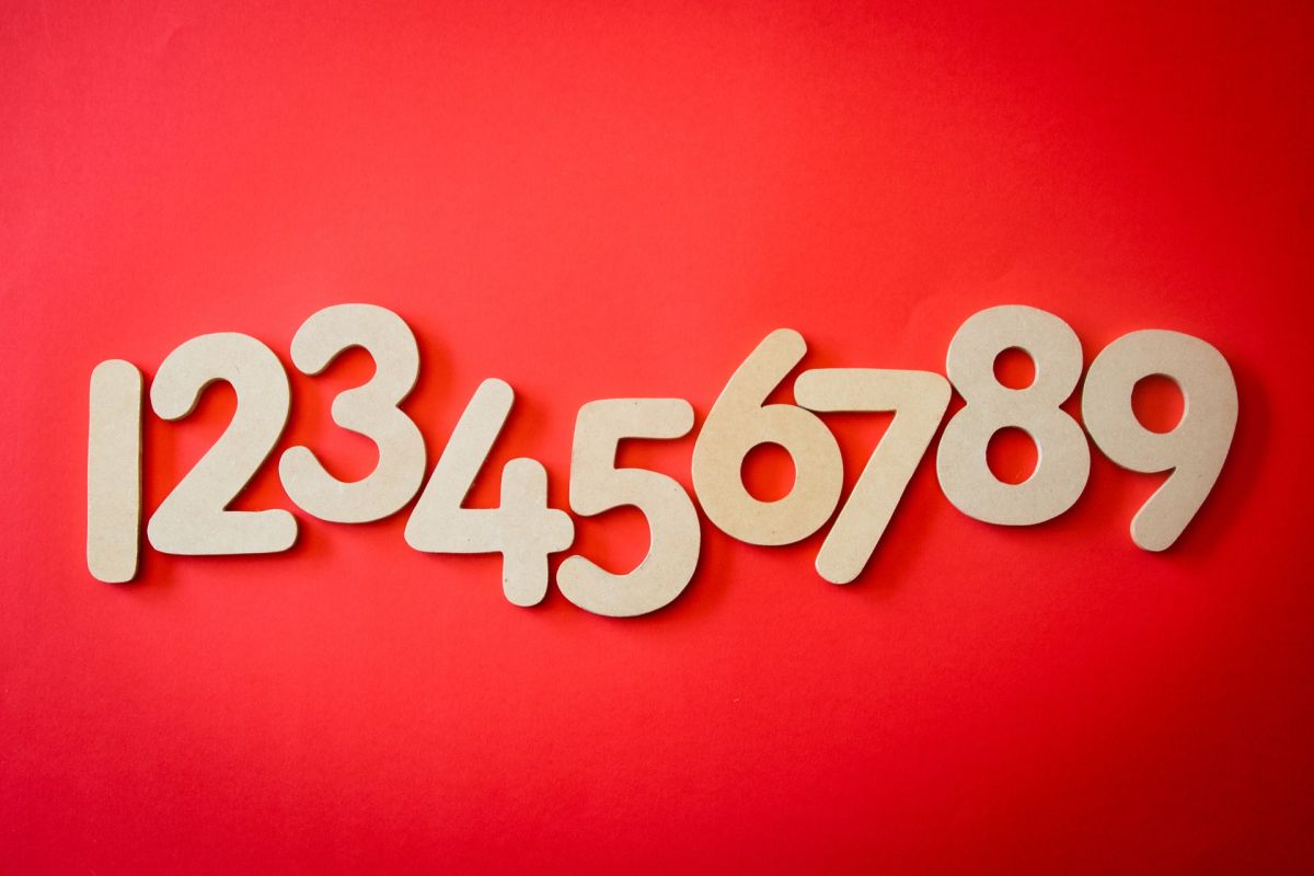 En la numerología los números universales son del 1 al 9, con excepción del 11, 22 y 33, considerados maestros. 