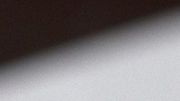 Foto de un documento firmado con una pluma sobre él