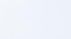 Foto de un conductor adolescente operando un auto