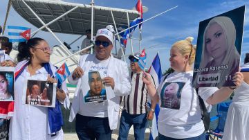 Familiares de manifestantes que aún continúan presos por manifestarse el 11 de julio en Cuba exigieron la libertad de sus seres queridos.
