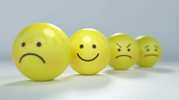 Foto de varios emojis con expresiones