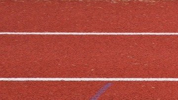 Foto de los números sobre una pista de carrera