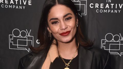 Vanessa Hudgens sonríe