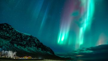 Así se ve desde el espacio una espectacular aurora boreal verde con forma de anillo