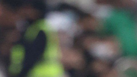 Xavi dirigiendo un partido del Al Sadd
