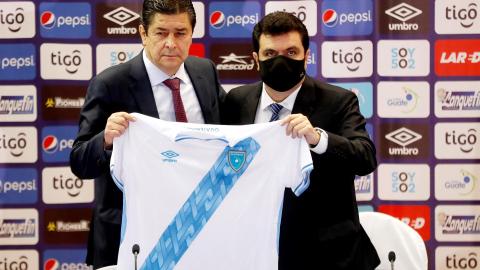 Luis Fernando Tena estará hasta 2026 al frente de Guatemala.
