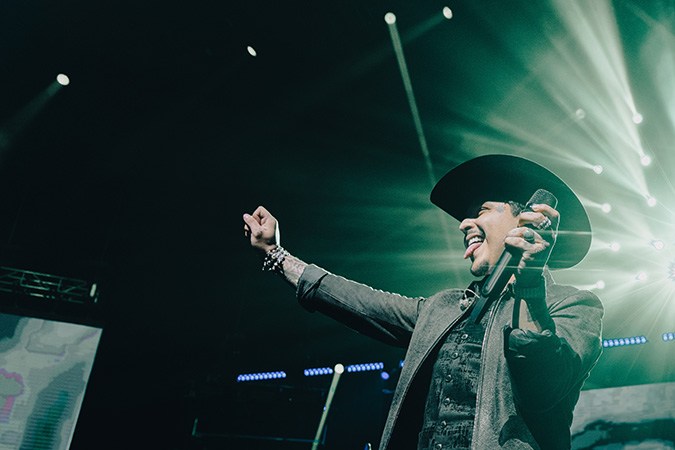 Christian Nodal en concierto en Los Angeles