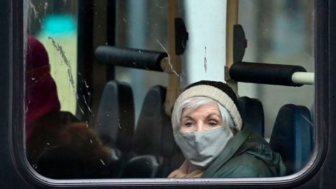 Ómicron: 4 incertidumbres que aún tenemos sobre la covid-19 a casi dos años de su aparición