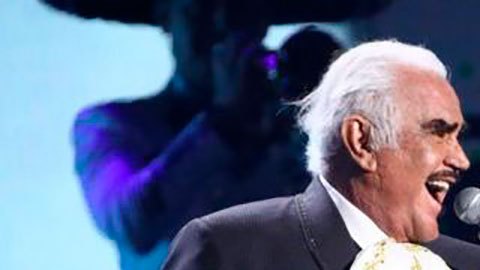 Vicente Fernandez en 2019 durante una actuación en la ceremonia de los Premios Grammy.