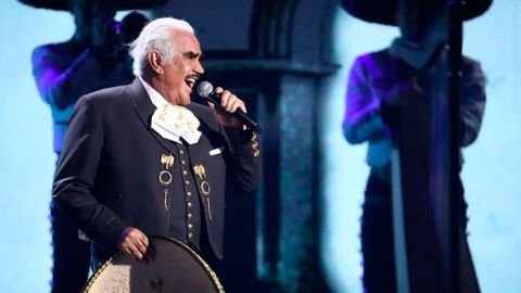 Vicente Fernandez en 2019 durante una actuación en la ceremonia de los Premios Grammy.
