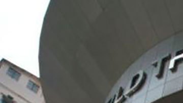 Más de 100 personas atrapadas en el tejado por un incendio en el World Trade Center de Hong Kong