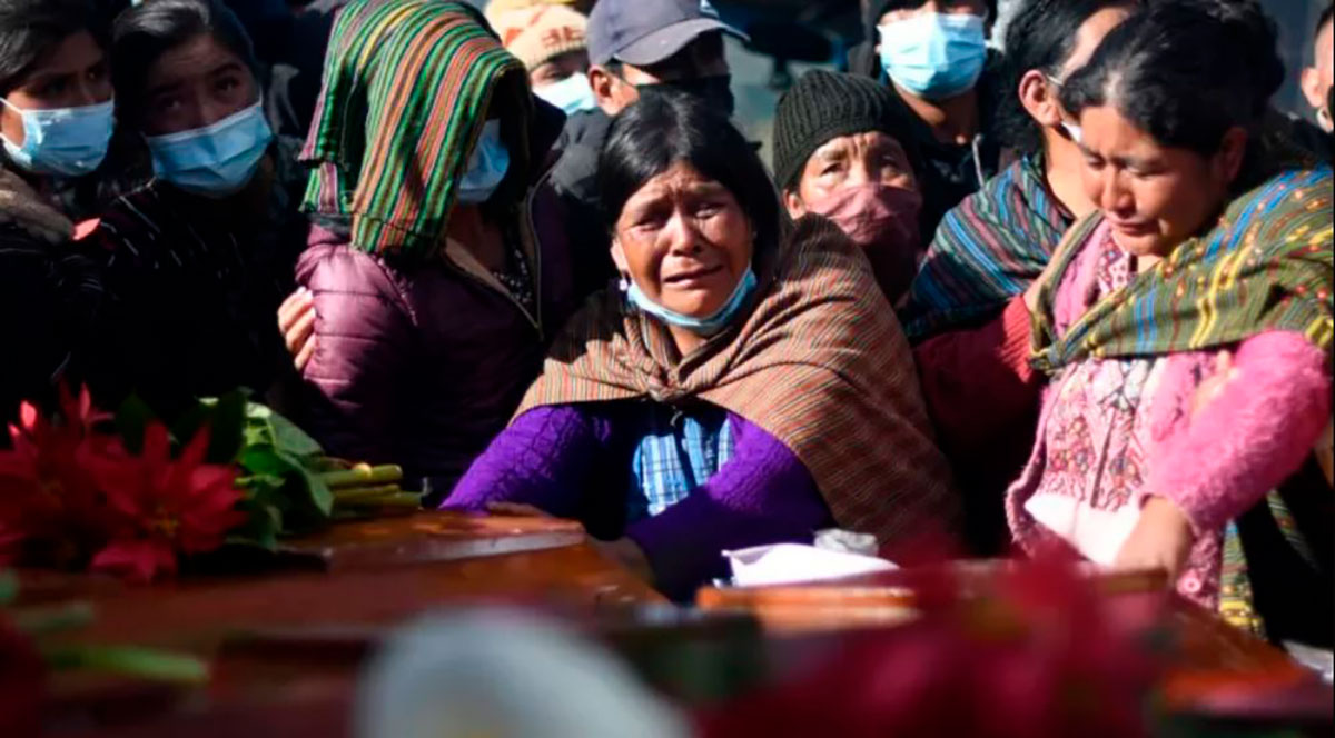 Las escenas de dolor tras la masacre que dejó 13 muertos en Guatemala