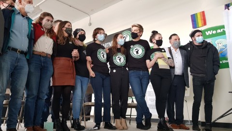 Empleados de Starbucks votan sí a la formaci'on de su primer sindicato en EEUU