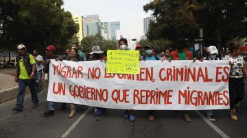 Migrantes marchan en Ciudad de México y exigen respeto a sus derechos humanos