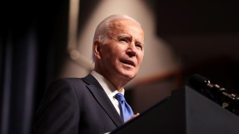 Biden promete acelerar la F de vacunas a otros países ante Ómicron