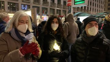 Rinden homenaje en Viena a las víctimas del coronavirus, con concentración de 30,000 personas