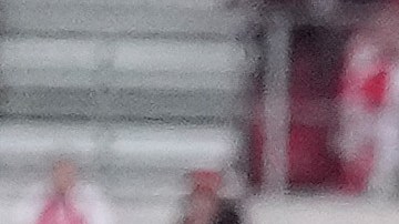 El médico que atendió y salvó la vida de Christian Eriksen fue herido por un petardo lanzado en el estadio.