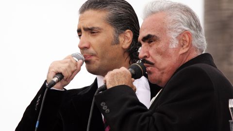 Polémico video de Vicente Fernández donde dice que Alejandro Fernández y  Vicente Fernández Jr. no iban a verlo con frecuencia - La Opinión