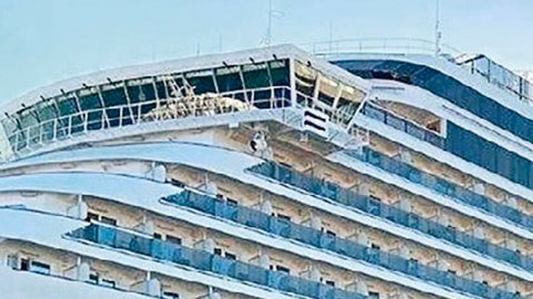 México recibe en puerto de Sonora a crucero con viajeros contagiados de COVID-19