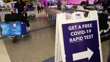 En el condado de Los Ángeles, las tasas semanales de casos de coronavirus han aumentado un 33% durante las últimas dos semanas.