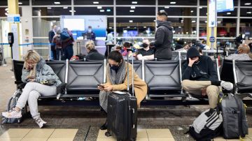 Aumentan a 400 los vuelos cancelados en EE.UU. en Nochebuena y Navidad