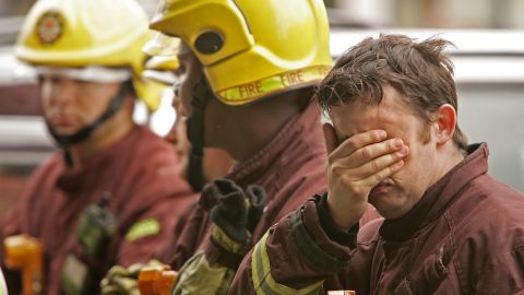 Cuatro niños gemelos, de 3 y 4 años, murieron en un incendio después de quedarse solos en casa