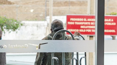 Muchos migrantes no tienen donde pasar la noche en Tijuana.