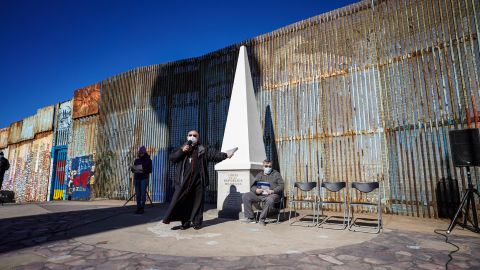 Posada binacional en la frontera.