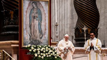 Papa Francisco felicita a los fieles a la Virgen de Guadalupe.