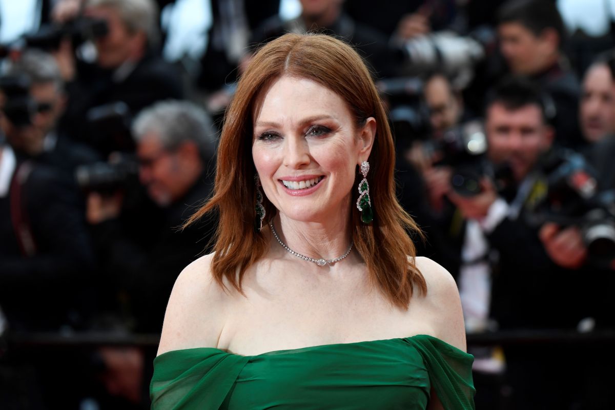 Julianne Moore welcomes 61-year-old more beautiful and jovial than ever