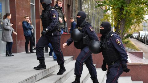 Adolescente "se hace estallar" en escuela de Rusia; hay 10 heridos