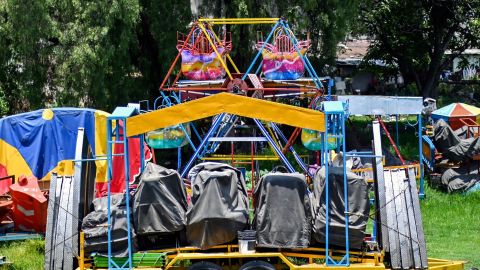 Se descarrila juego mecánico de feria navideña en México y deja cinco lesionados