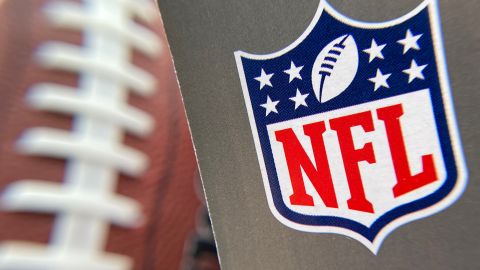 La NFL se ve amenazado nuevamente por el COVID-19.