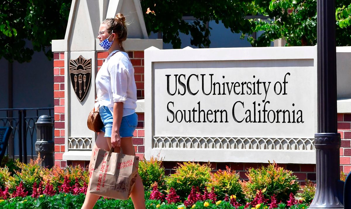 Universidad del Sur de California regresó este lunes a las clases presenciales en el campus.