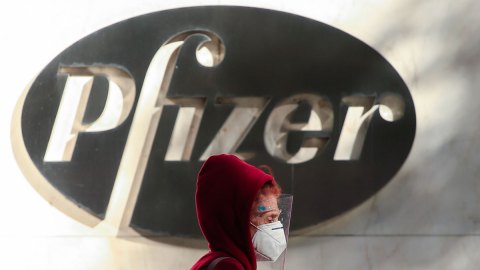 EE.UU. compra 10 millones de tratamientos de la pastilla contra la COVID-19 de Pfizer