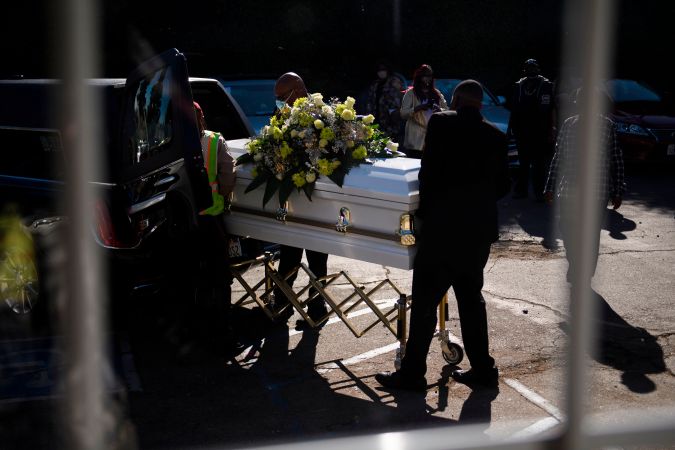 Estados Unidos marca otro hito terrible: más de 800,000 muertes por Covid-19