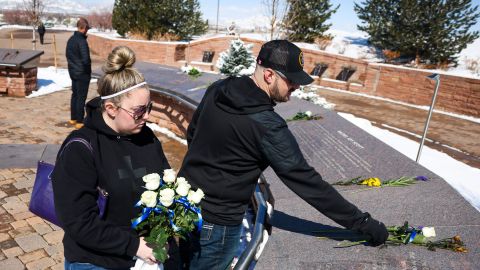 Monumento a las víctimas de la masacre de Columbine